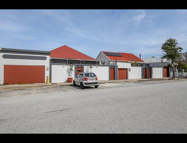 1,097M² BUILDING FOR SALE IN RICHMOND HILL